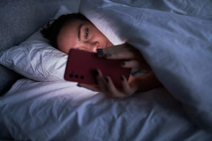 How Screen Time Before Bed Affects Your Sleep